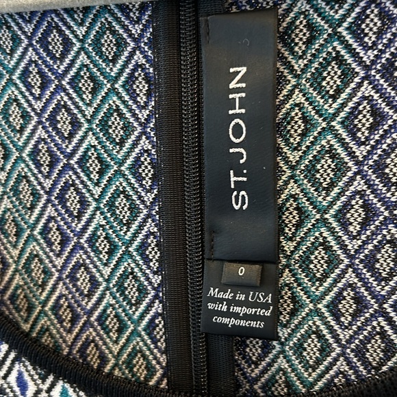 New! ST. JOHN Graduated Diamond Knit Dress - Picture 6 of 10